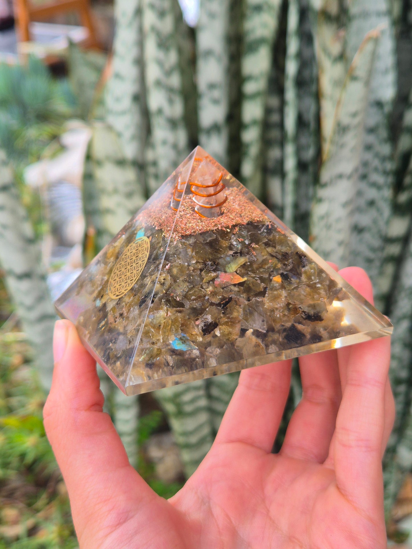 Orgonite Pirâmide Flor da Vida