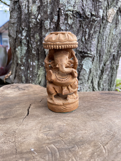 Estátua de Ganesha em Madeira M