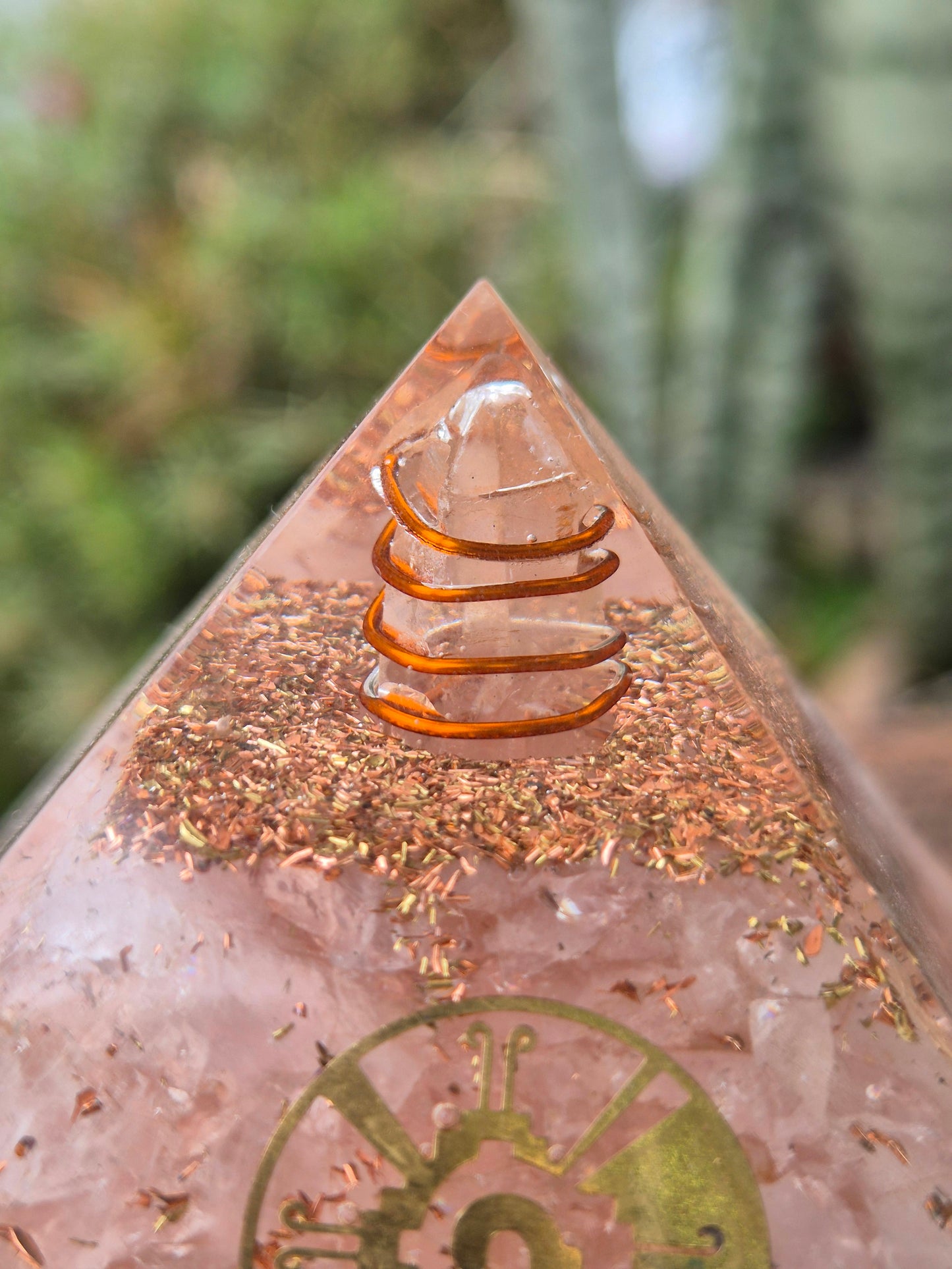 Orgonite Pirâmide Quartzo Rosa