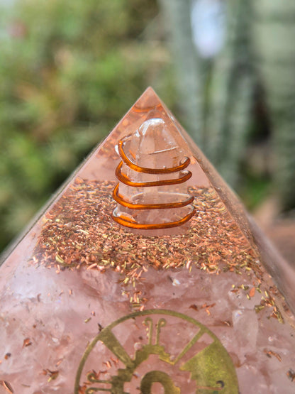 Orgonite Pirâmide Quartzo Rosa