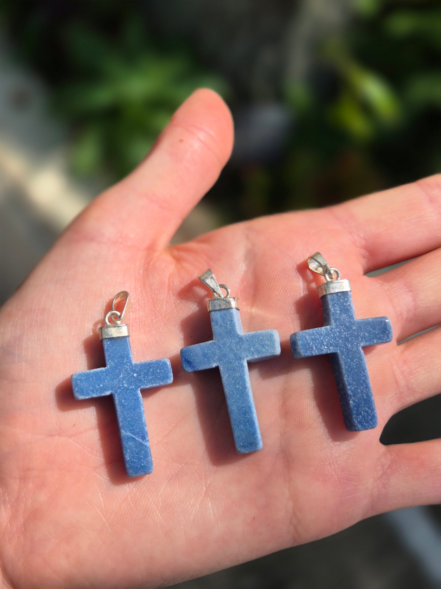 Pingente de Cruz de Quartzo Azul