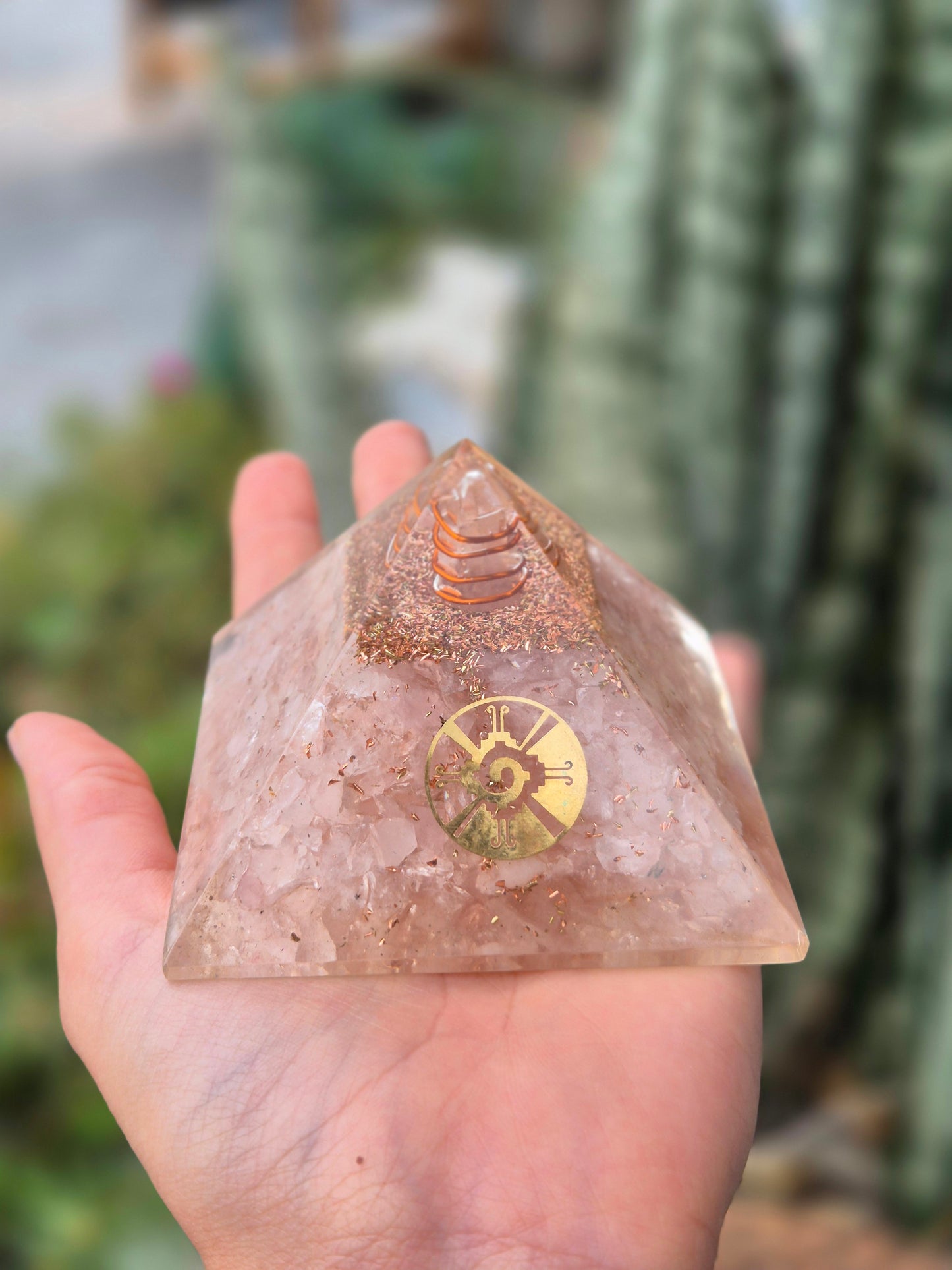 Orgonite Pirâmide Quartzo Rosa
