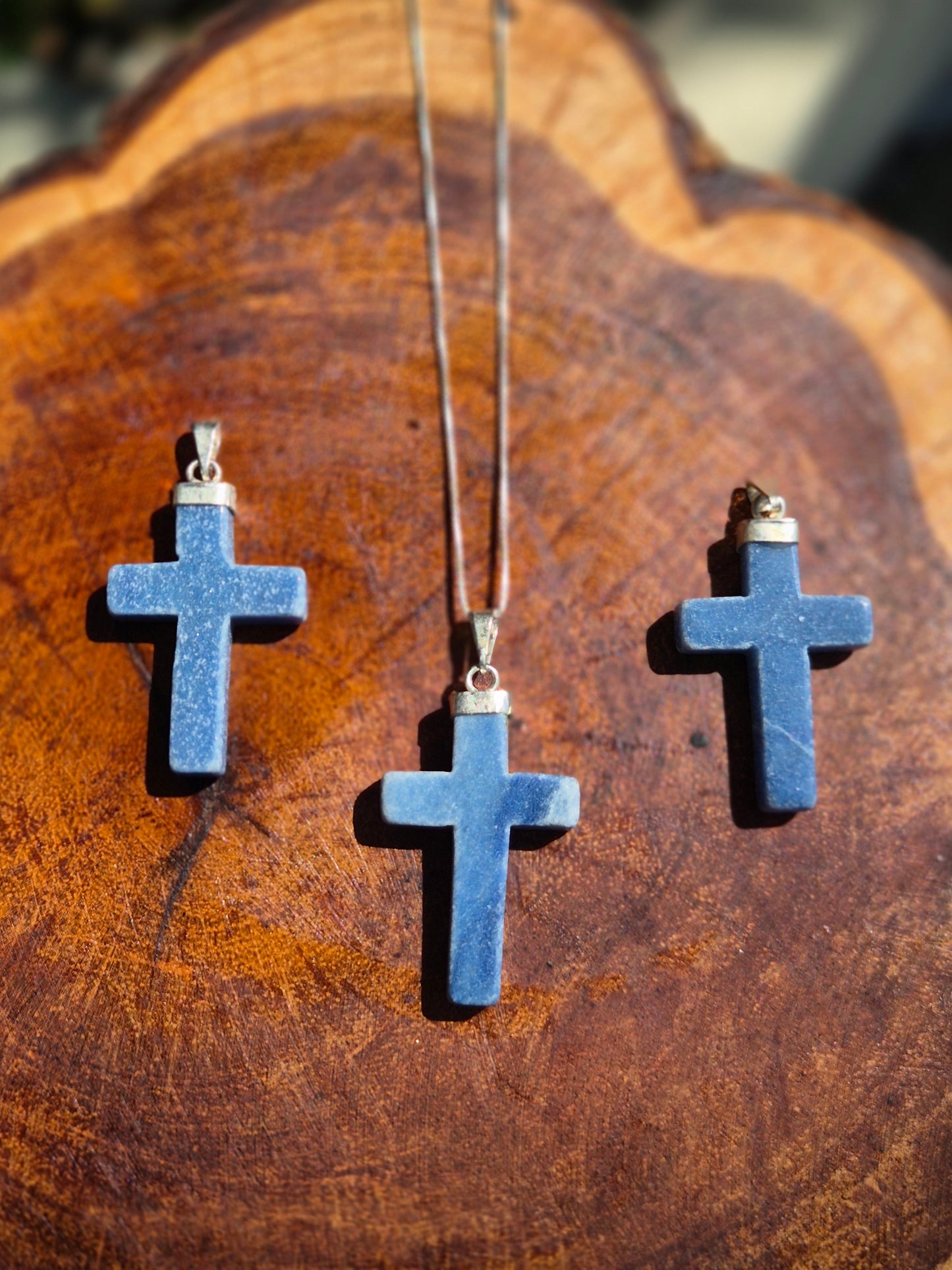 Pingente de Cruz de Quartzo Azul