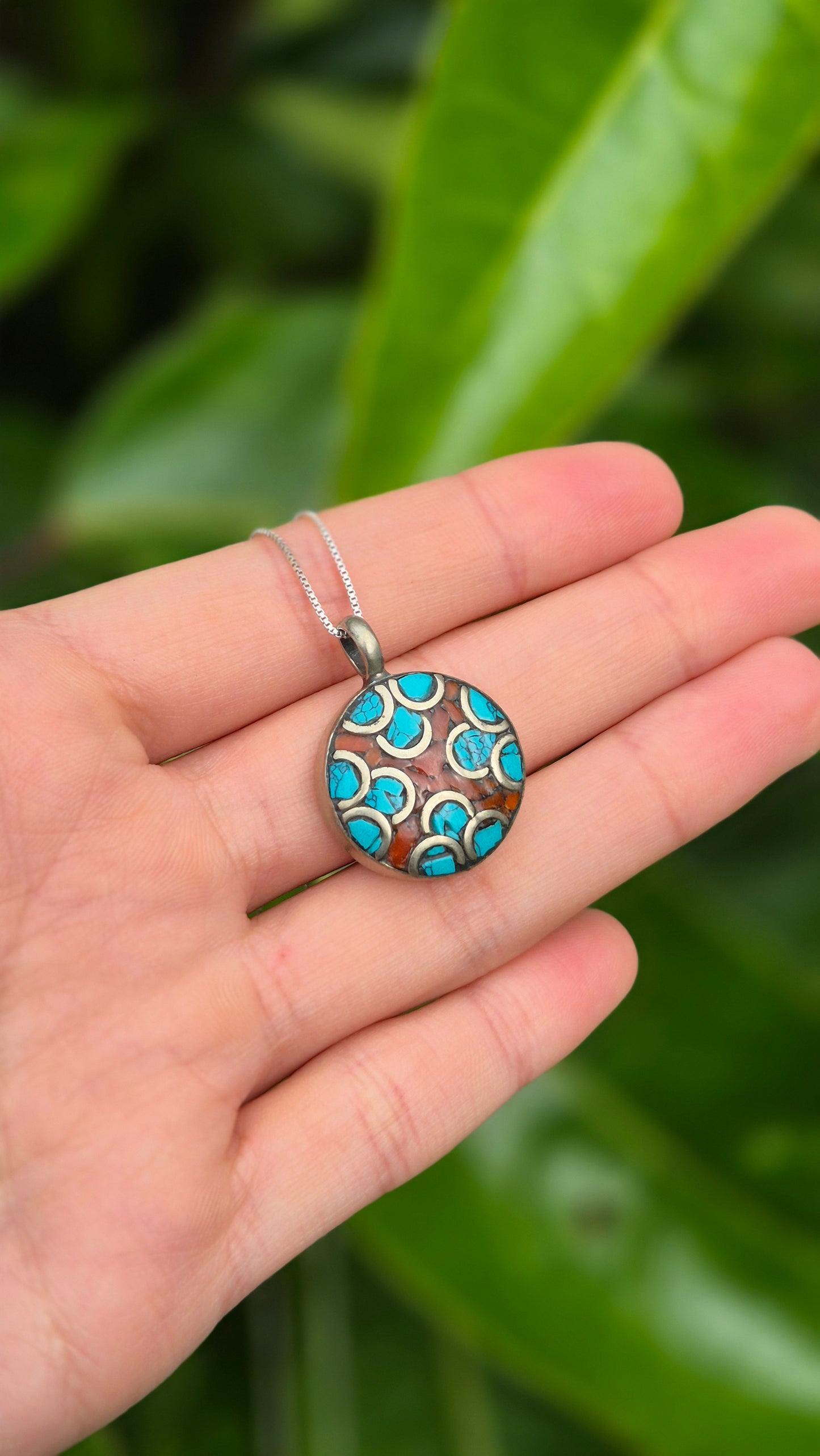 Pingente de Alpaca com Mosaico de Turquesa Reconstituída