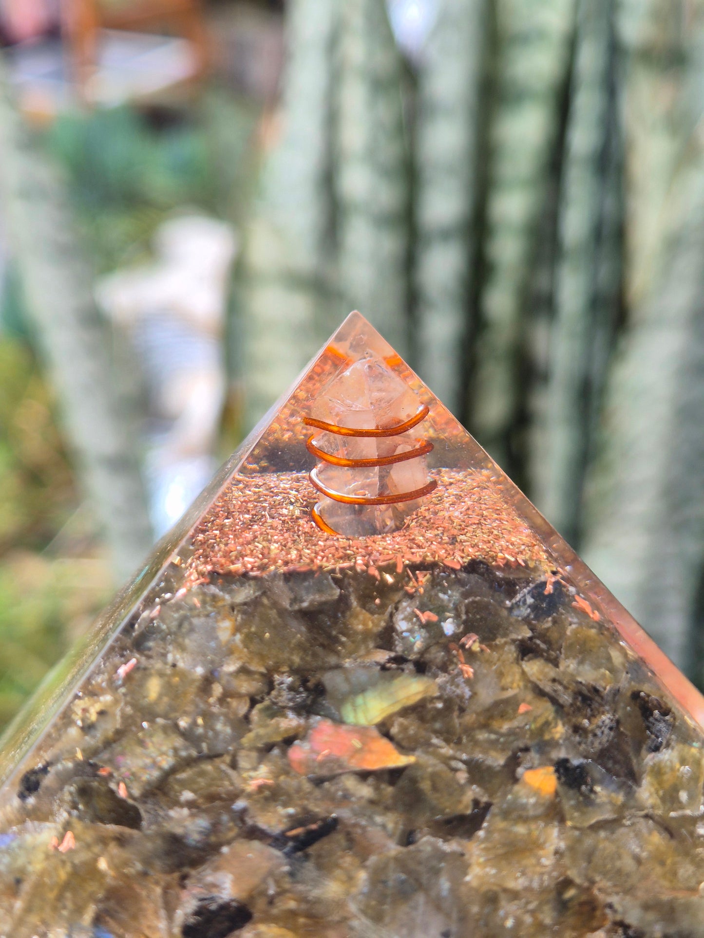 Orgonite Pirâmide Flor da Vida