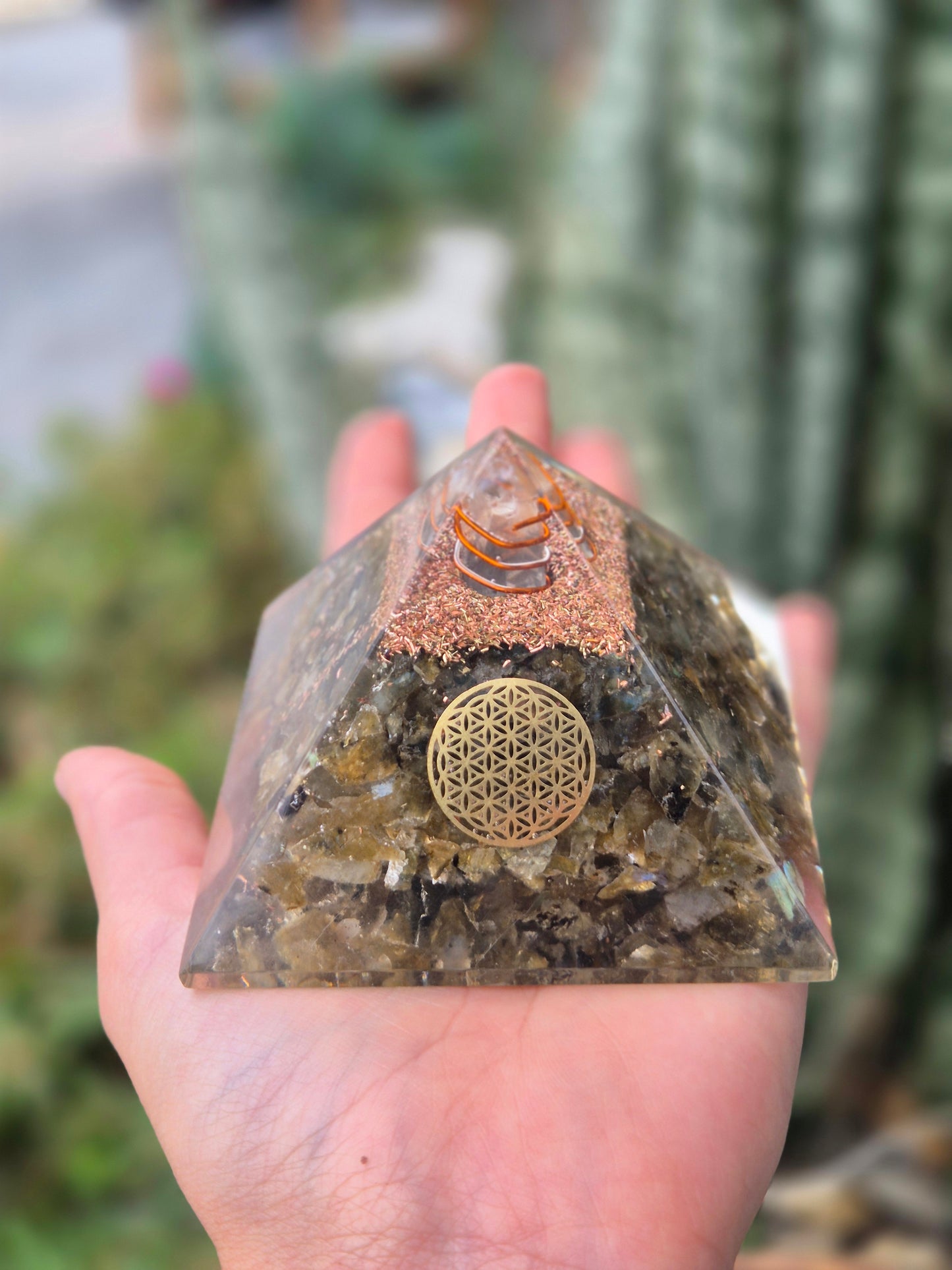 Orgonite Pirâmide Flor da Vida