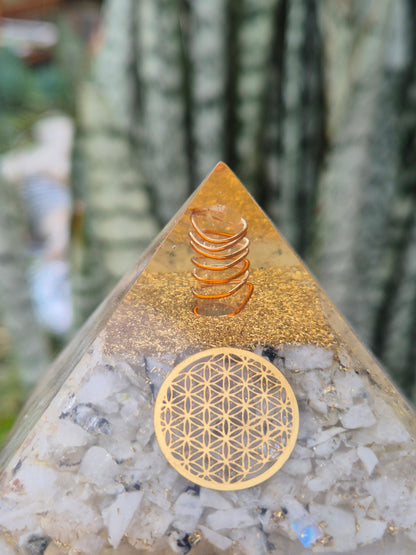 Orgonite Pirâmide Flor da Vida